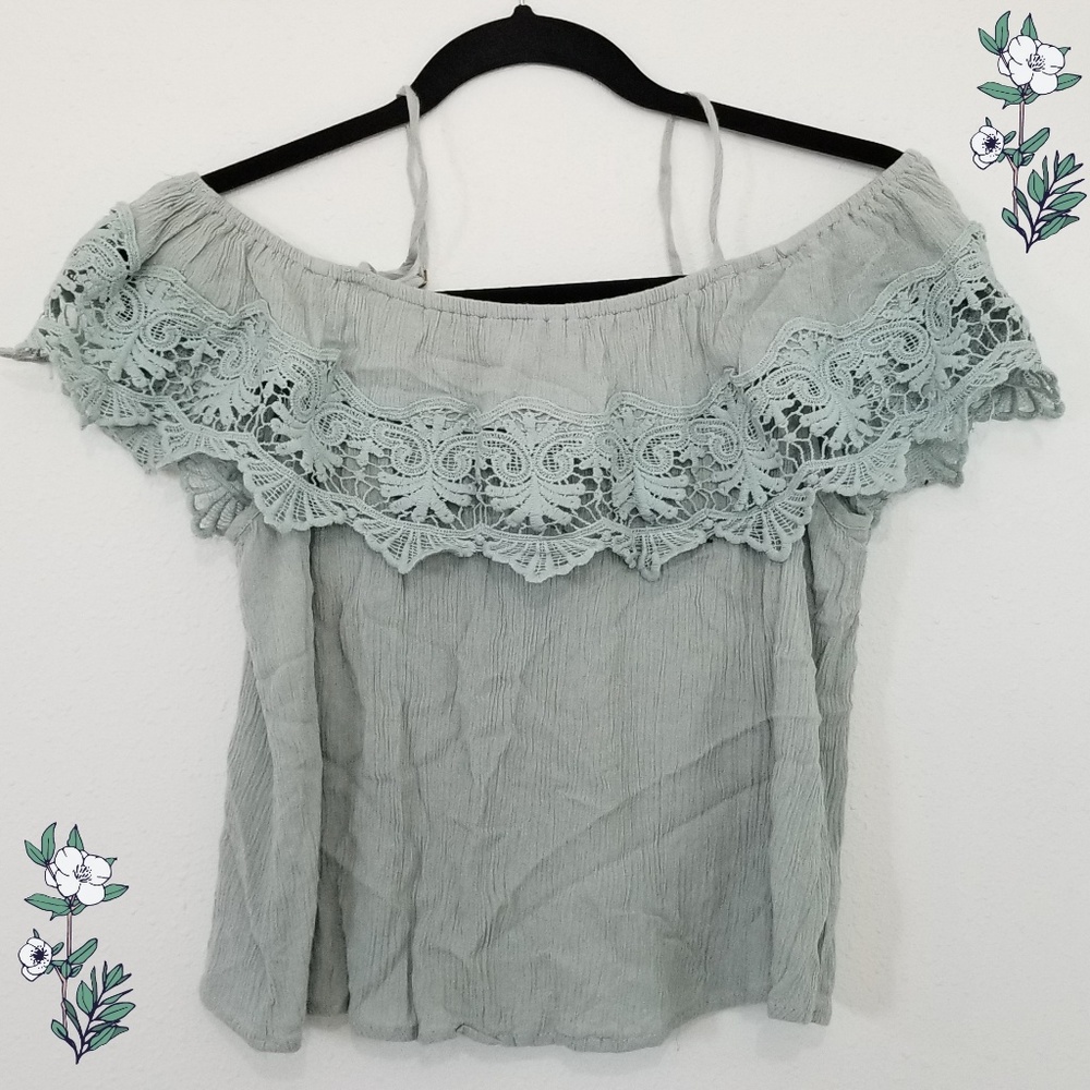 🦋off the shoulder top🦋